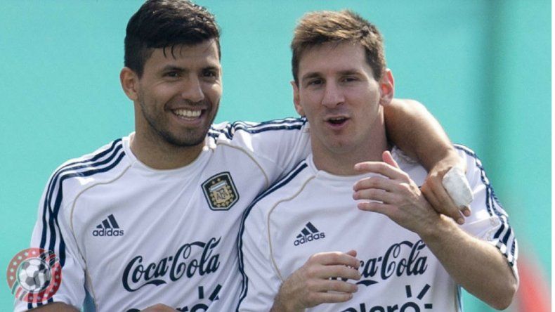 Lionel Messi se sacó una selfie en la habitación y escrachó al Kun Agüero