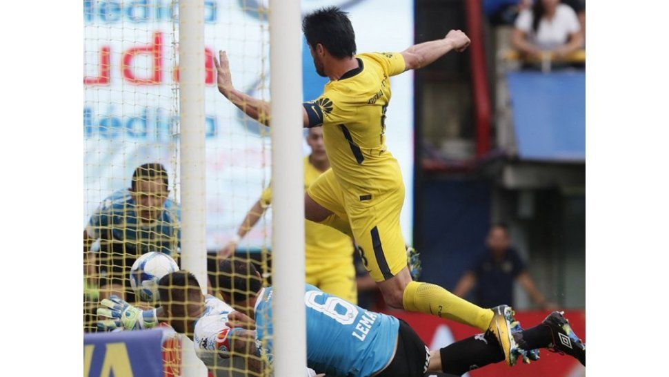 Boca aplastó a Belgrano y sigue arriba