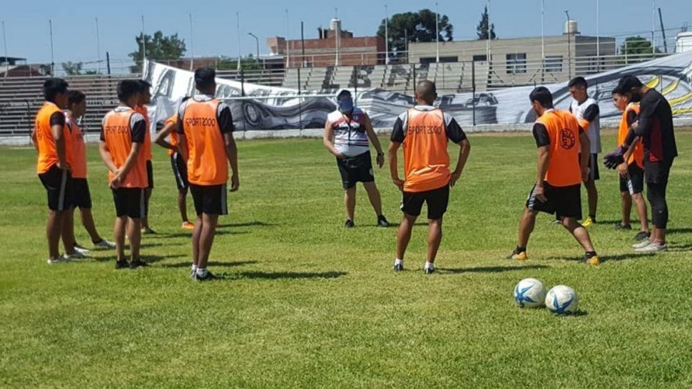 Zapla entrena con Ragusa para el torneo (Foto facebook AHZ)