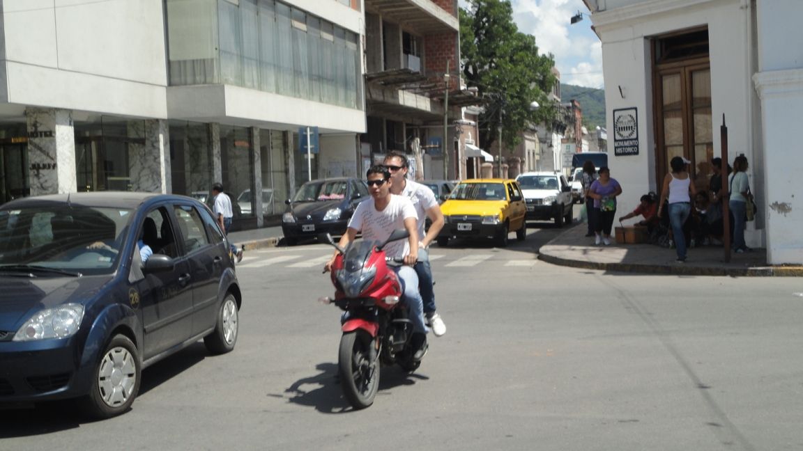 Motos