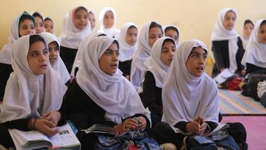 Los talibanes aseguraron que las niñas volverán a la escuela en el 2022.&nbsp;