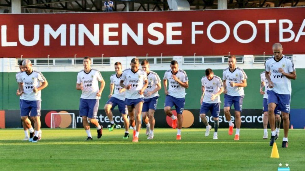 Scaloni probó con Acuña por Lo Celso y Foyth como lateral derecho