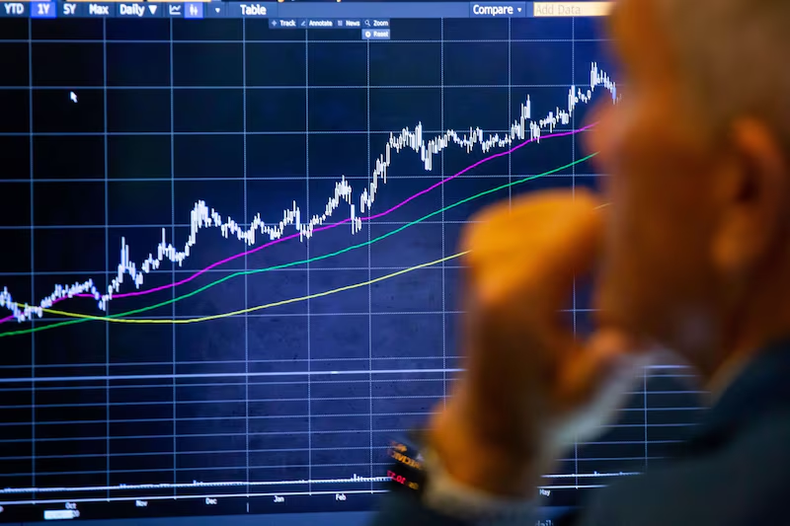 El riesgo país y el dólar perforan barreras en Argentina tras media sanción a la reforma laboral. El peso se fortalece en Argentina mientras el índice que mide JP Morgan volvió a quedar por debajo de los 500 puntos con la aprobación de media reforma laboral.Foto: Bloomberg/Michael Nagle.