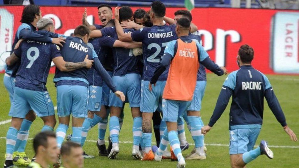 Racing eliminó a Vélez en los penales y avanzó a las semis