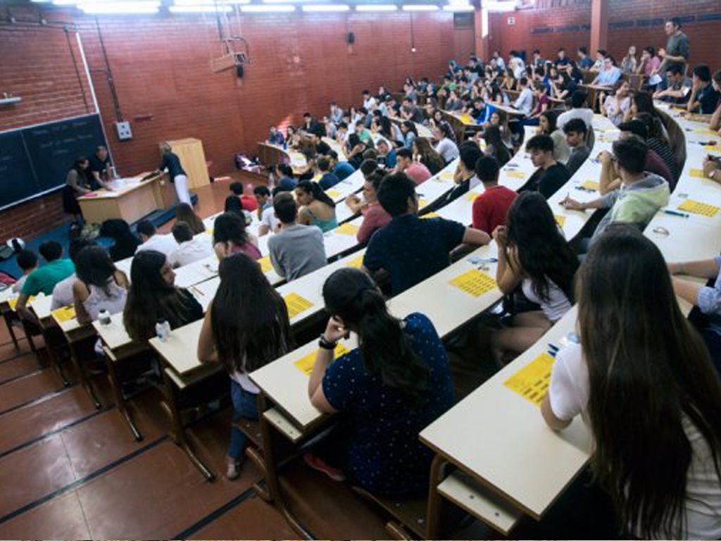 Universitarios