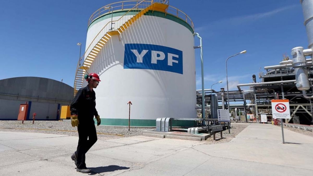 YPF aseguró que esta garantizado el abastecimiento de gasoil para los consumidores del canal mayorista.