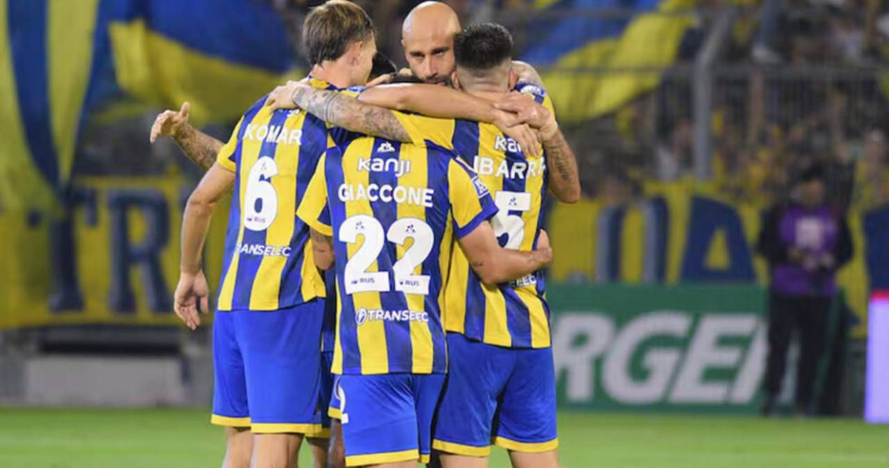 un jugador de rosario central tuvo un accidente en la ruta y fue asistido por sus companeros