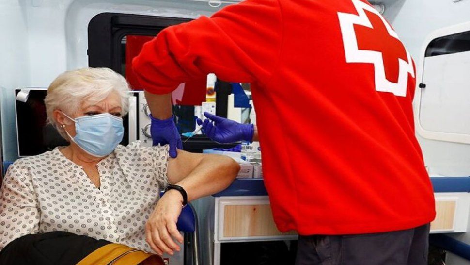 la cruz roja tiene un plan para vacunar a 500 millones de personas