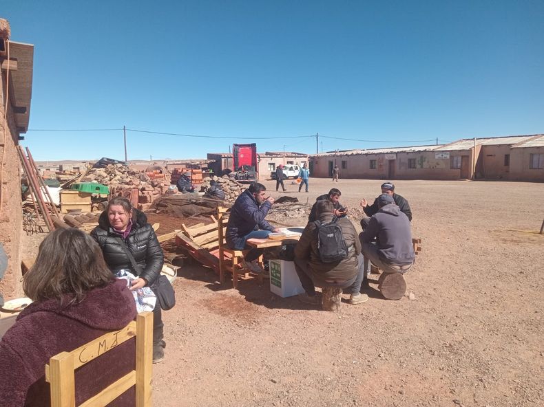 Comedor para los camioneros varados en Paso de Jama.
