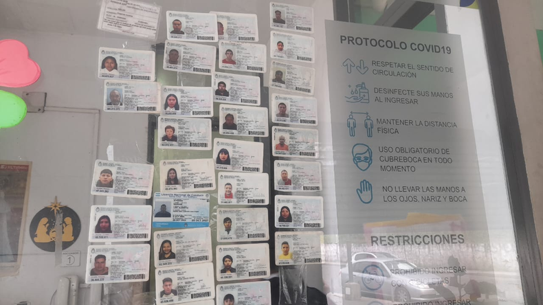 Documentos en el ascensor urbano. Documentos en el ascensor urbano.