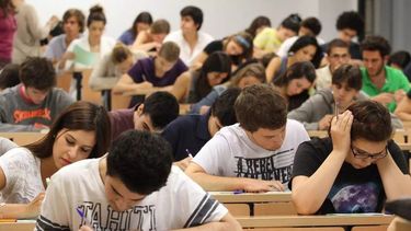 Eldilema de los jóvenes para elegir una carrera (Foto ilustrativa)