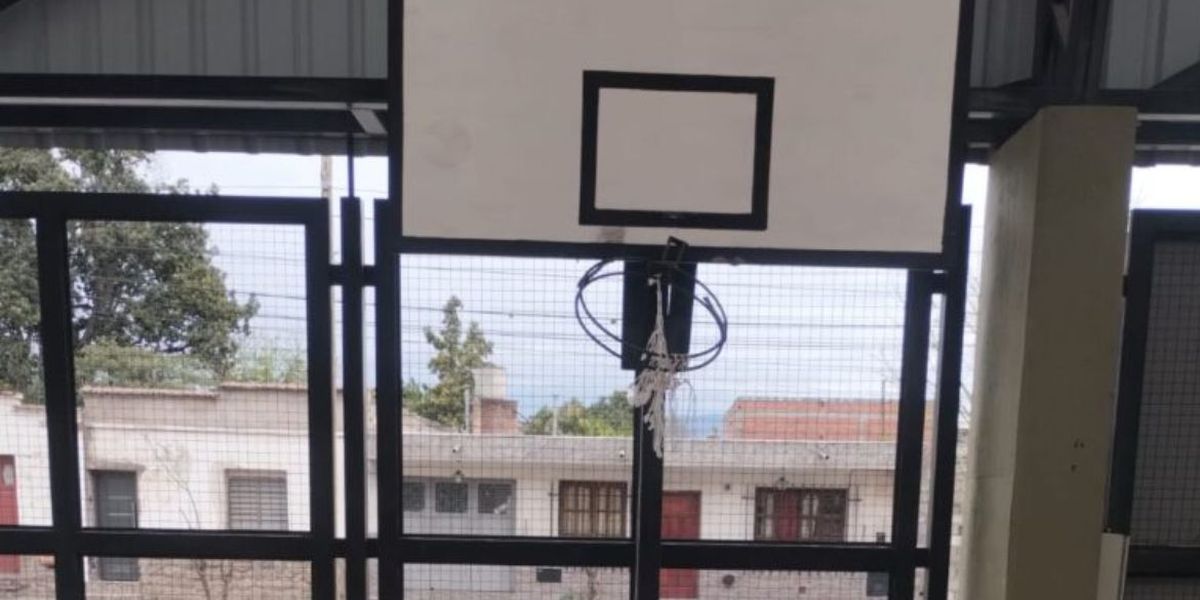 Vandalismo en el multiespacio del barrio Santa Rita.