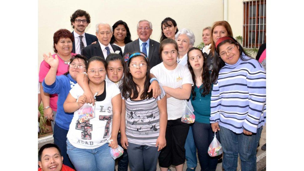 Fellner con los chicos de "Todos Juntos"