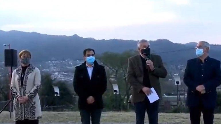 El gobernador Gerardo Morales entrega de equipamiento para hospitales.