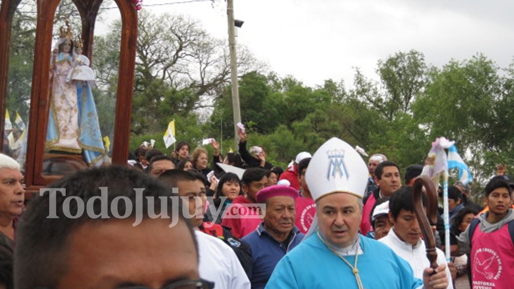 El obispo y la Virgen del Rosario