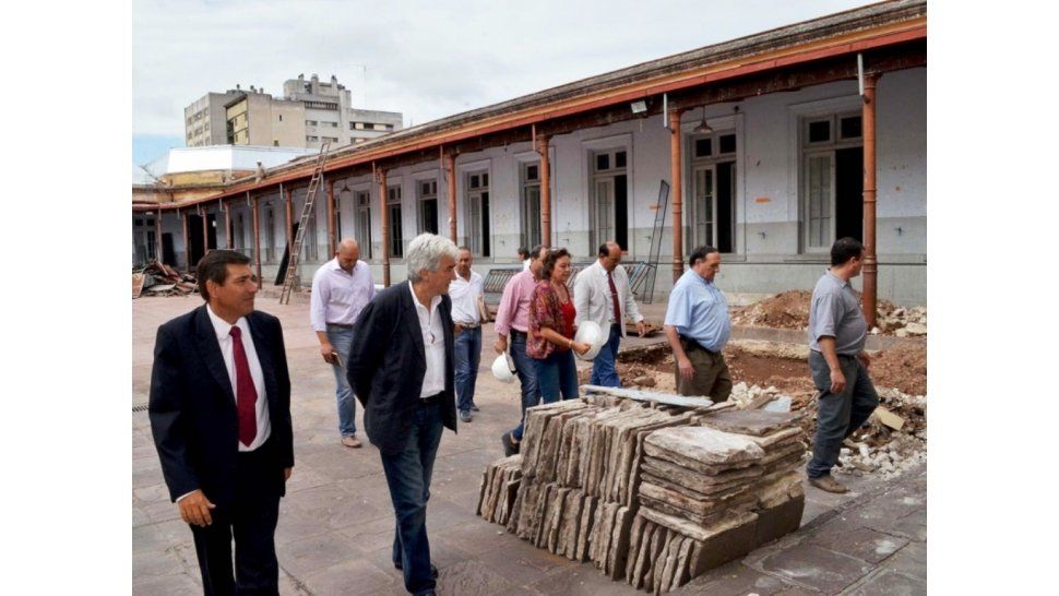 Funcionarios visitan obras
