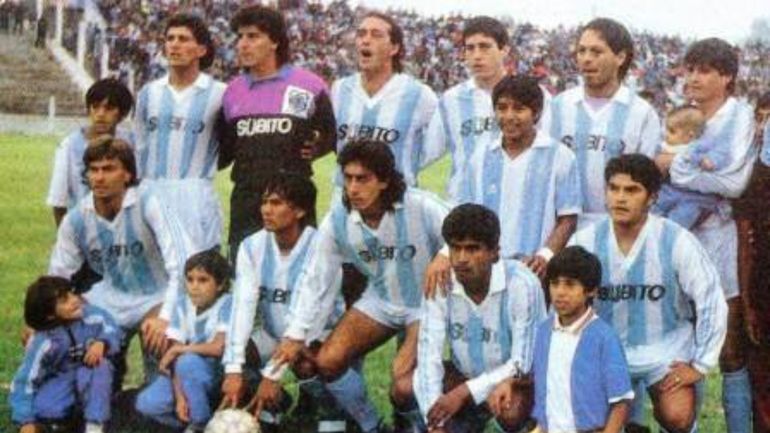 Victor Riggio en Gimnasia de Jujuy (Tercero en la fila de arriba)