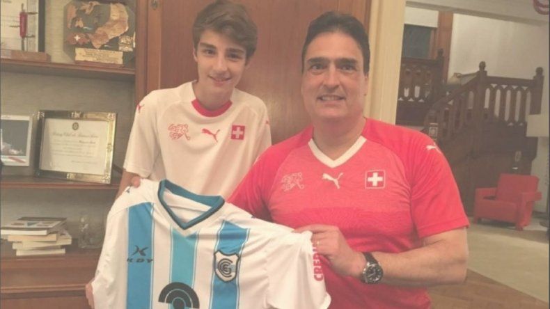 Un hincha fuera de lo común: Suizo, embajador y fan del Lobo jujeño