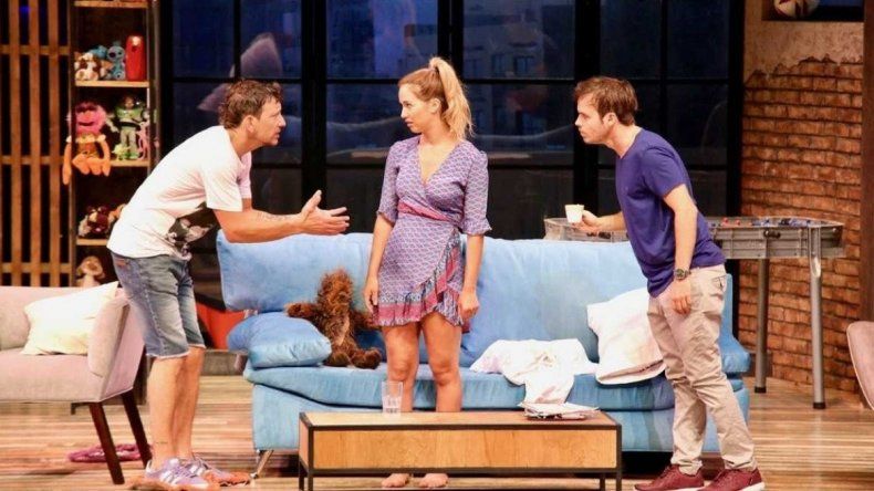 Nicolás Vázquez anunció que vuelve al teatro pero sin Flor Vigna
