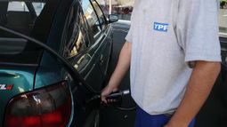 Analizan bajar el precio de la nafta y el gasoil en octubre