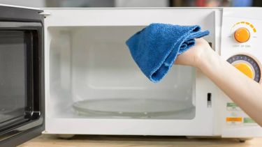 Cómo limpiar el microondas