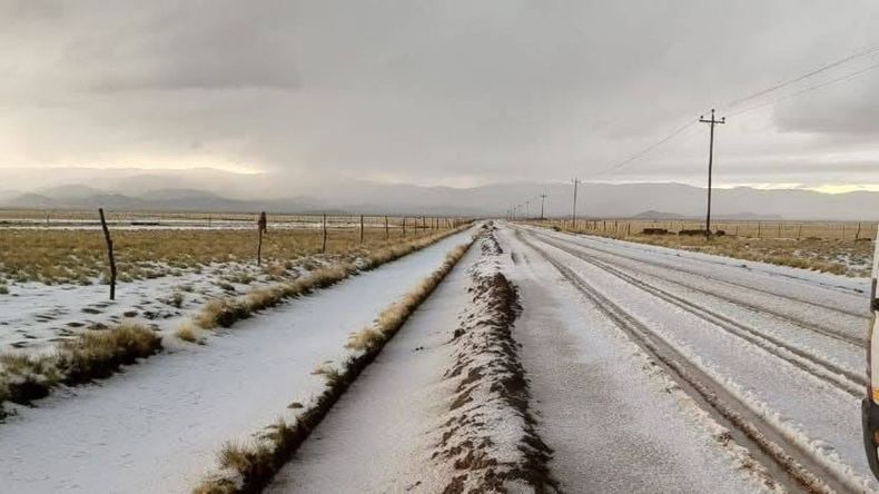 En la madrugada una localidad de la Puna se vistió de blanco.