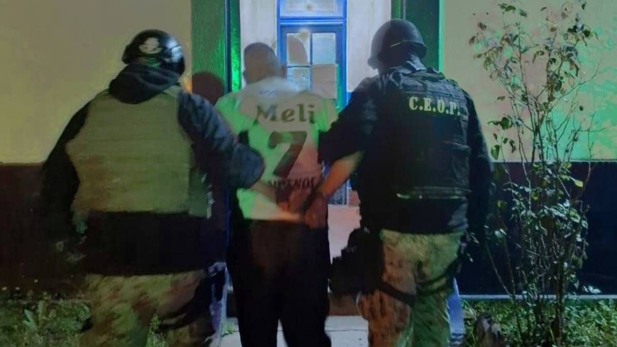 un hombre armado se atrincheró, amenazó a su familia y fue detenido un hombre armado se atrincheró, amenazó a su familia y fue detenido
