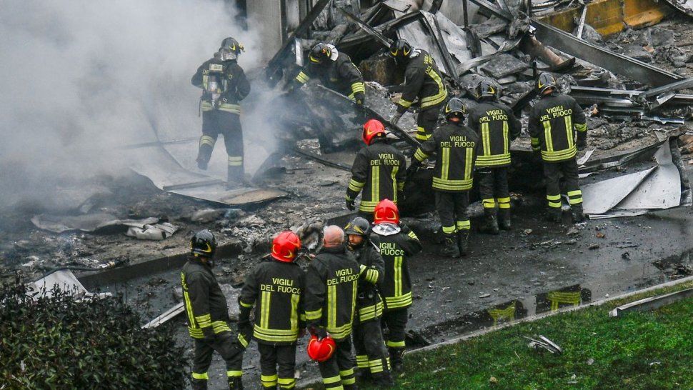Un avión cayó en Milán.