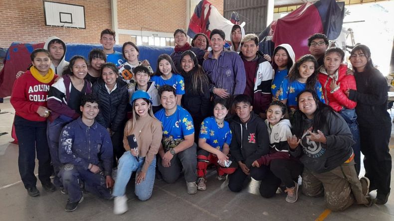 Chicos de la promo 2022 de la ETP.