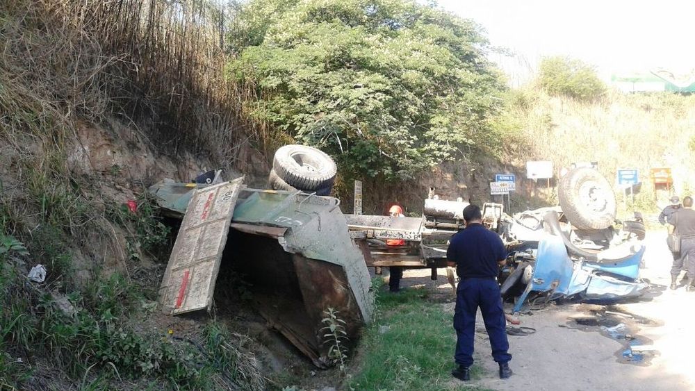 Volcó un camión