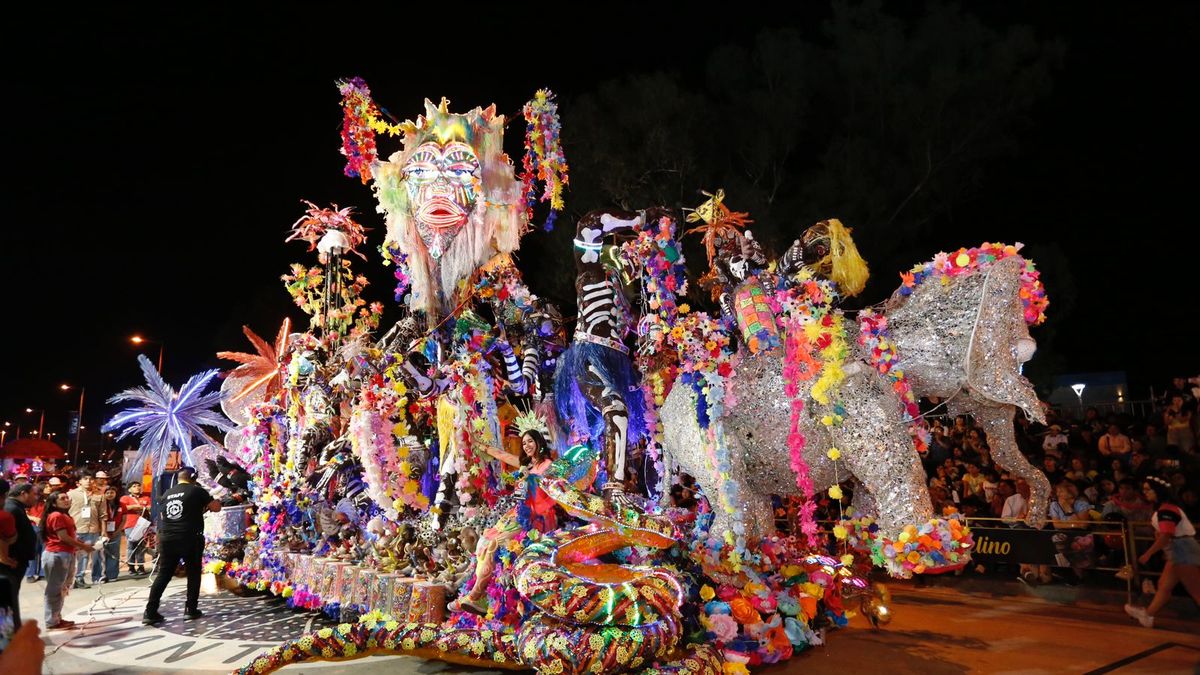 El segundo desfile de carrozas de la FNE 2024 se vivió a pleno