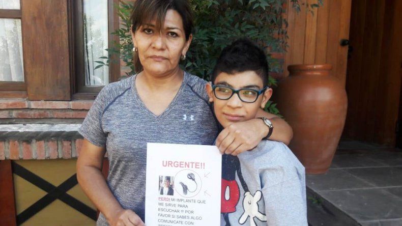 Francisco sigue sin poder encontrar su audífono de US$ 12.500
