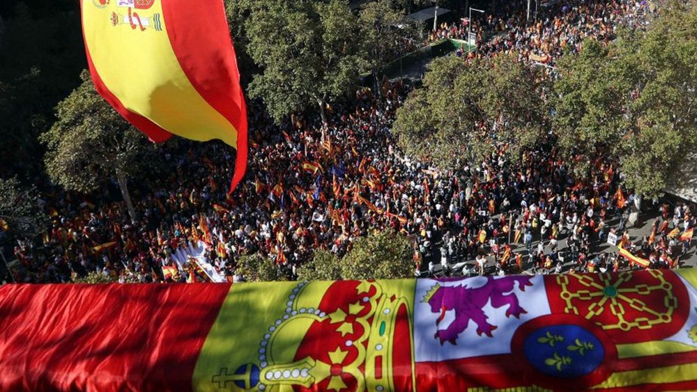 Multitudinaria marcha en Barcelona contra la secesión y a favor de la unidad