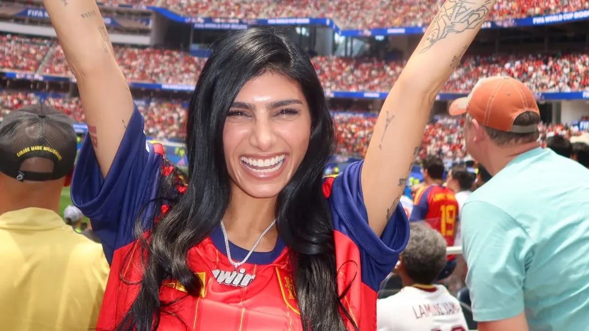 Mia Khalifa.