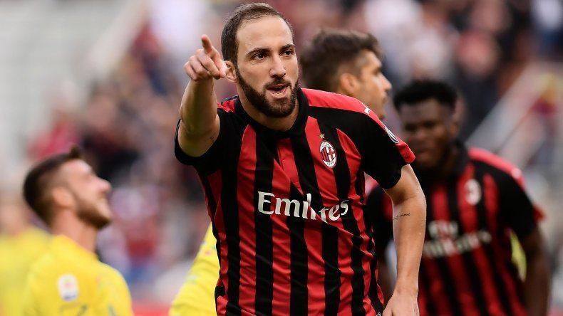 El Pipa Higuaín se acomoda entre los goleadores de la liga italiana