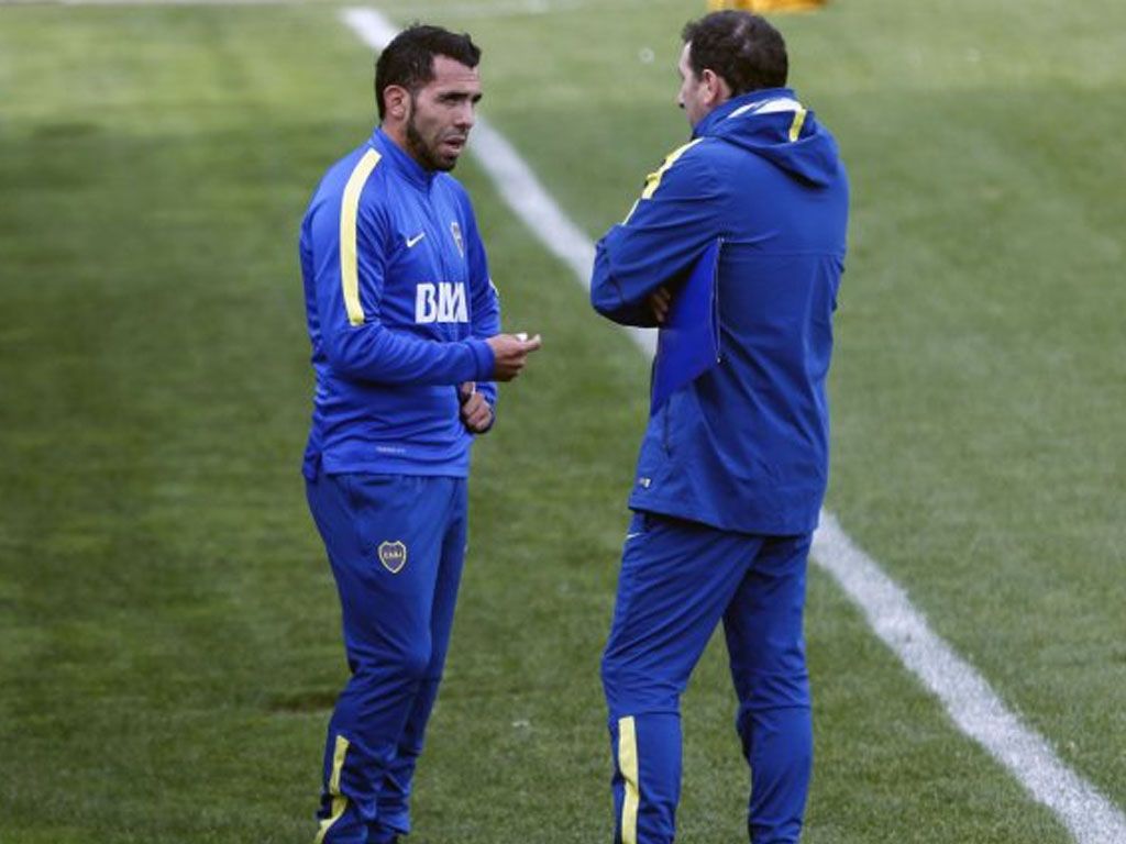 Tevez en dialogo con Arruabarrena