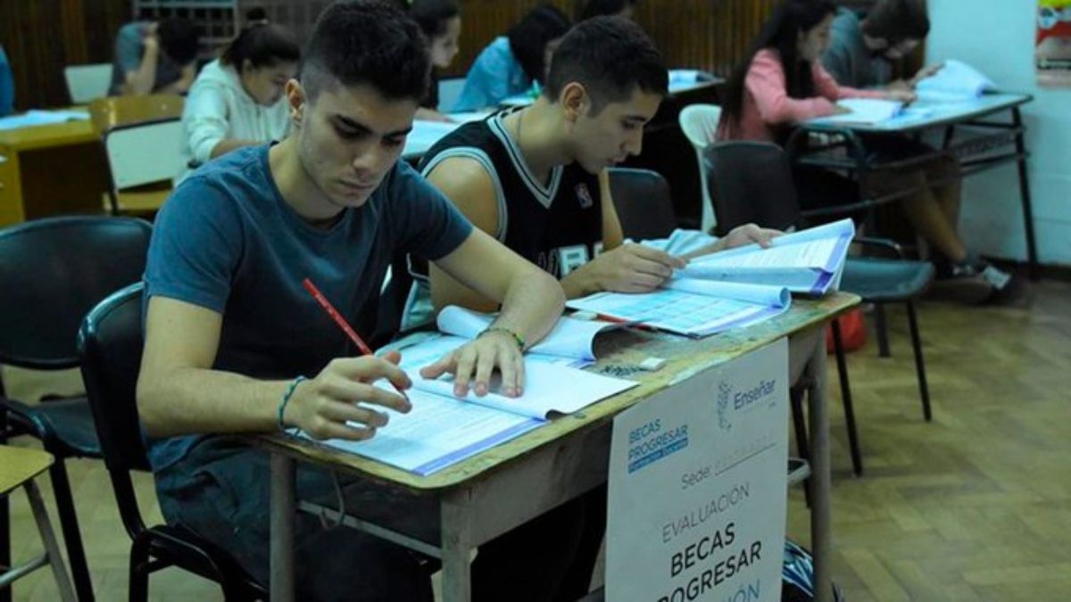 El Gobierno nacional en acuerdo con la Anses apunta a respaldar a las familias con menos ingresos con asistencias económicas.