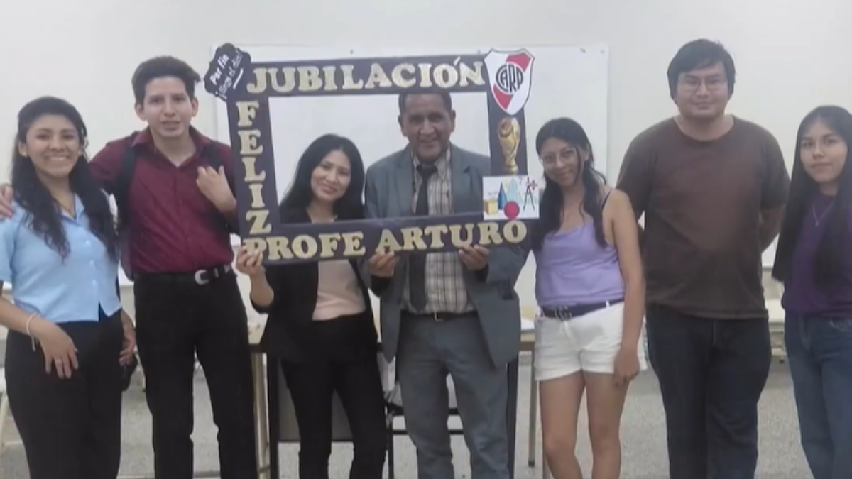 la huella del profe alancay y una despedida que conmovio al comercial 1: ese colegio me dio todo