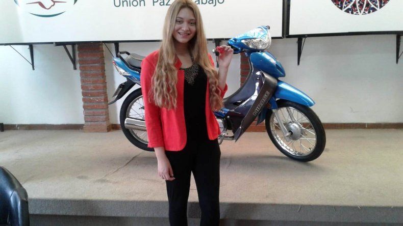 La reina de Ledesma ganó una moto por el proyecto social tomates orgánicos
