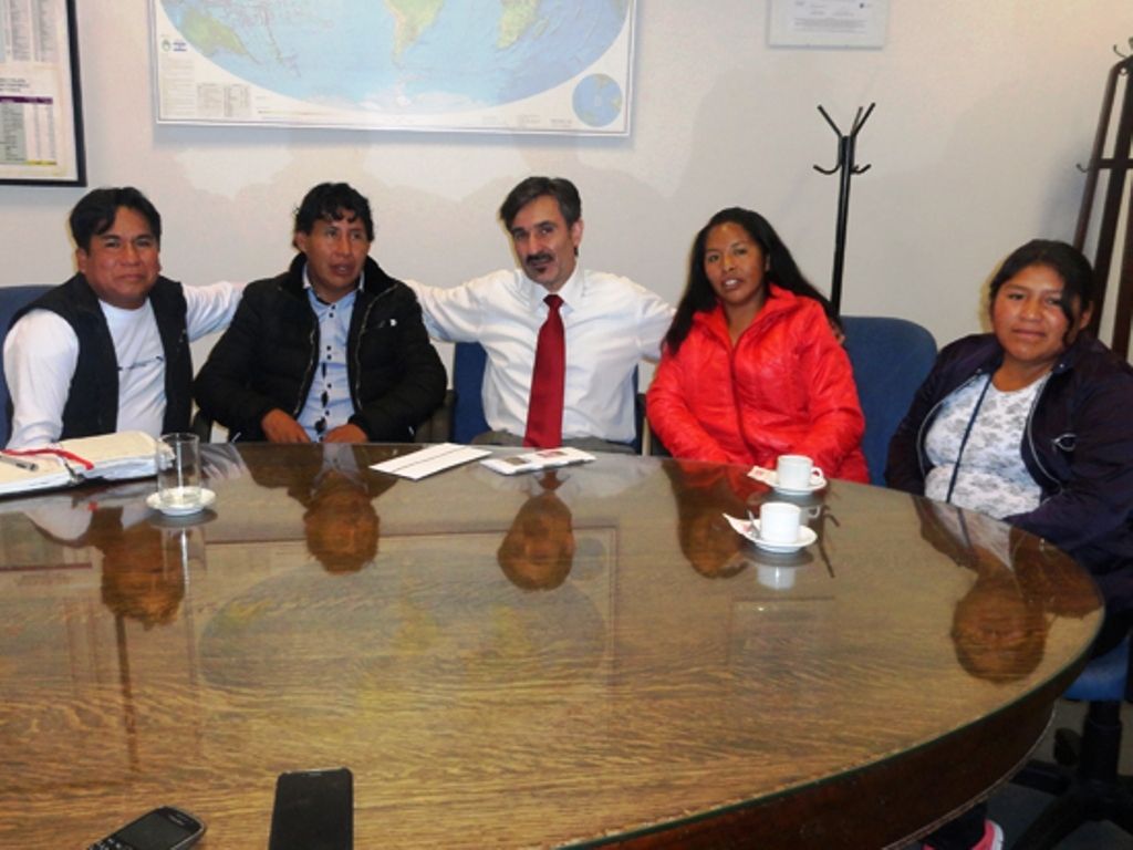 Mayoral con gente de Pirquitas