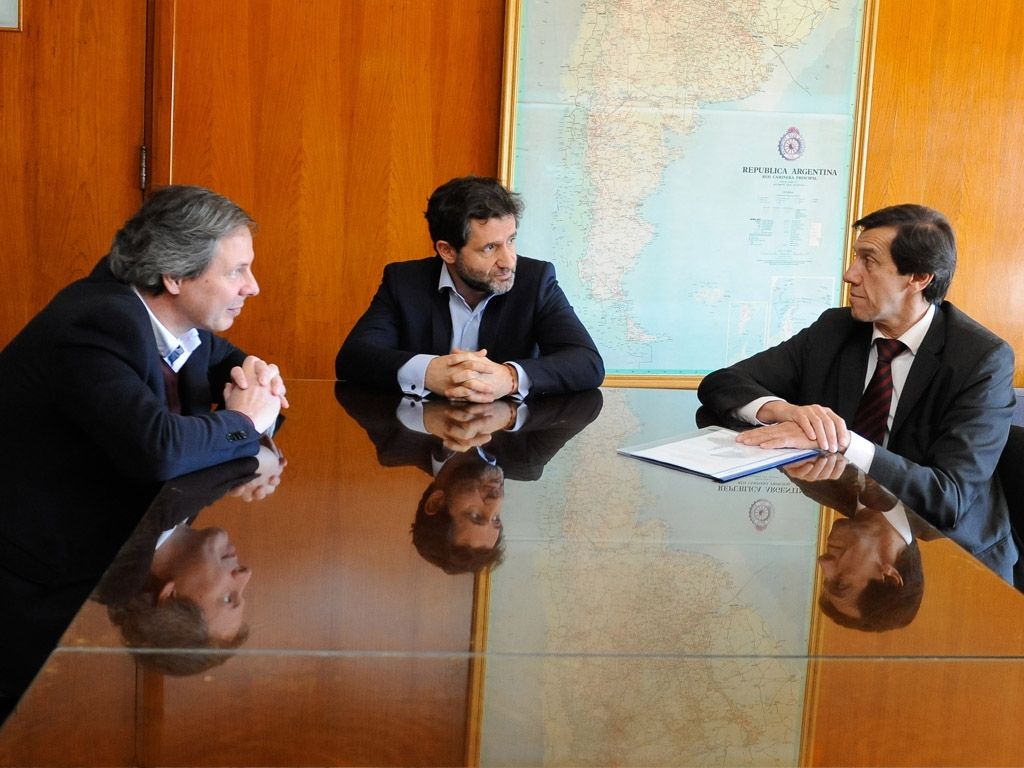 Sadir firma acuerdo por el préstamo