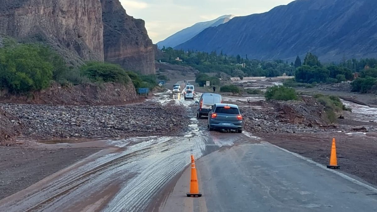 Sedimento en la ruta 9 entre Posta de Hornillos y Tilcara luego del temporal del 30 de diciembre de 2021. /Foto: Ministerio de Seguridad&nbsp;