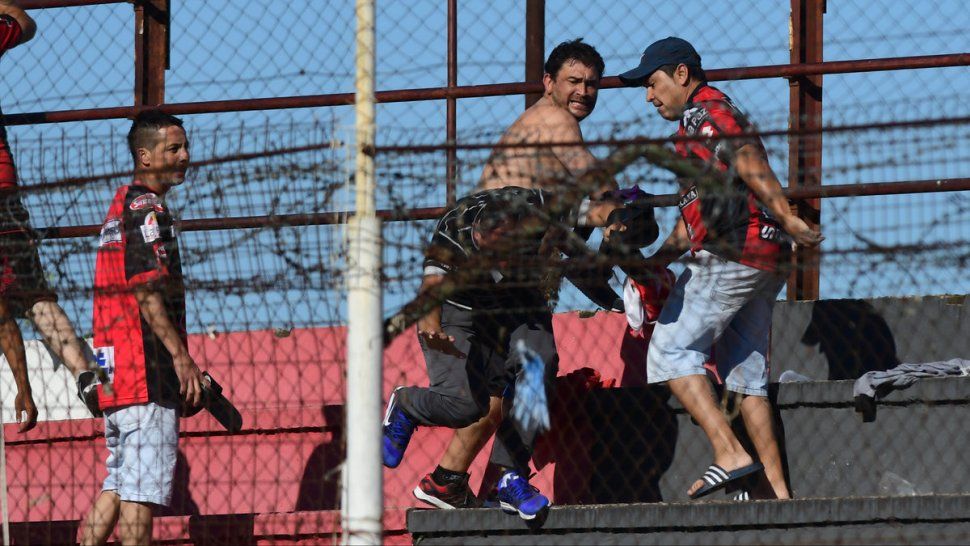 Barras de Patronato fueron sancionados por atacar a chicos de una escuelita de fútbol