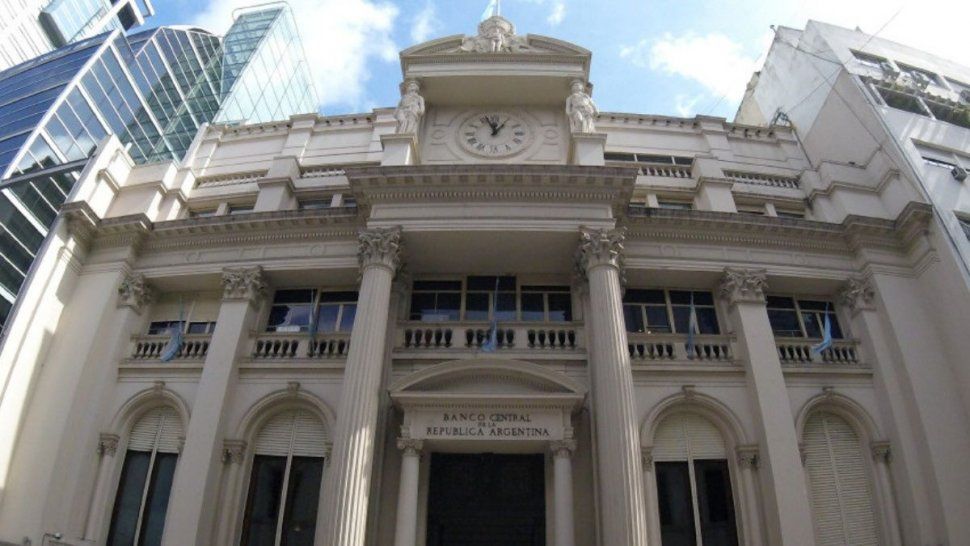Más allá del ganador, el directorio del BCRA se reunirá esta noche