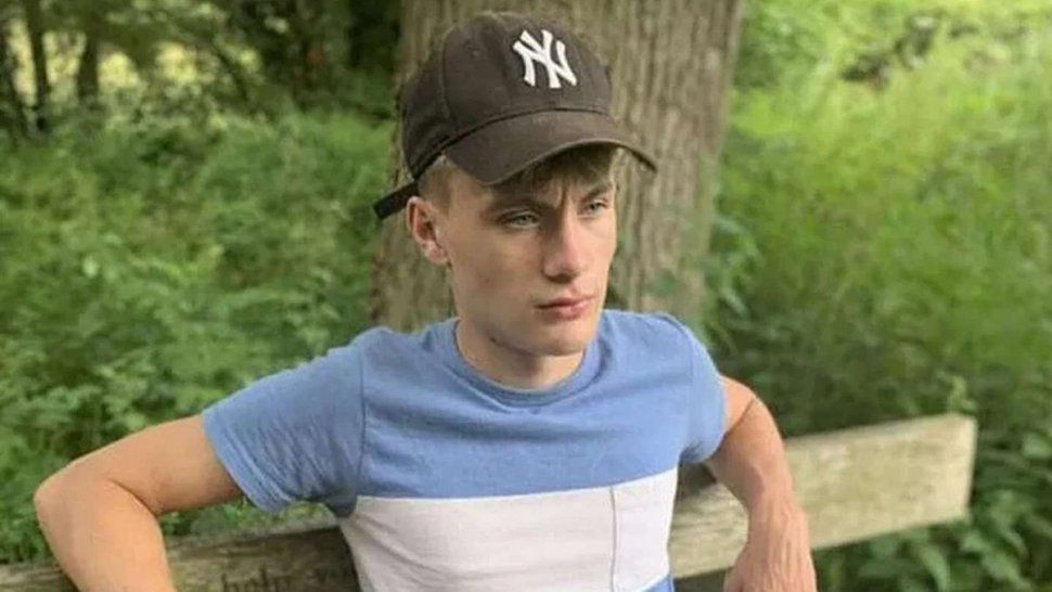 Lewis Roberts el joven británico de 18 años que despertó a tiempo