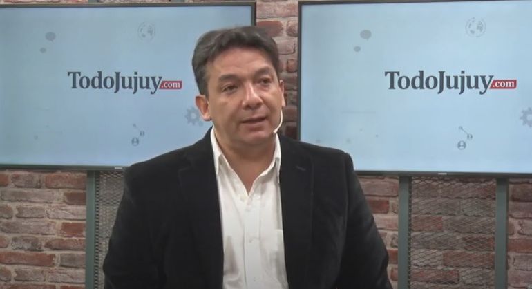 Eduardo Vega y las vacantes para estudiantes secundarios (Archivo)