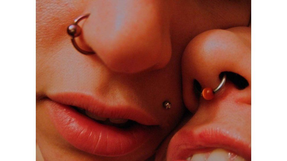 Peligros de colocarnos un piercing