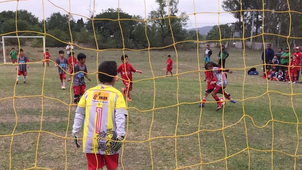 Goles, sonrisas y confraternidad en el primer día del torneo Amistad