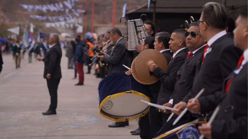 Desfile cívico, militar y gaucho por el aniversario del Éxodo Jujeño