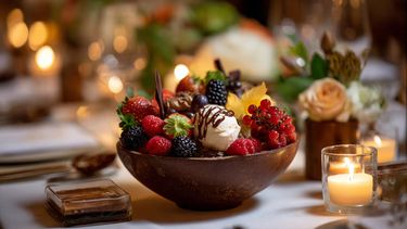 Receta de canastas de chocolate y frutas rojas: el postre que une sabor y propiedades naturales.